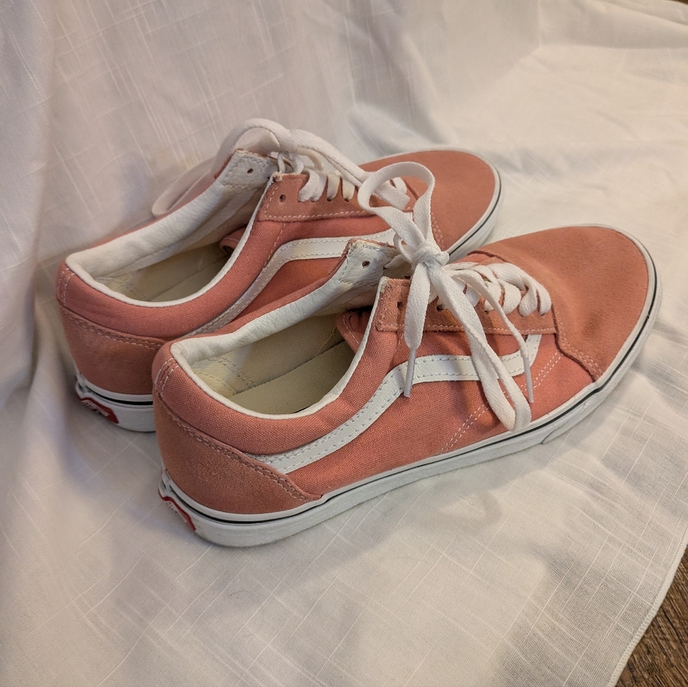 Airwalk coral colored canvas sneakers size 10 women's 8.5 men's